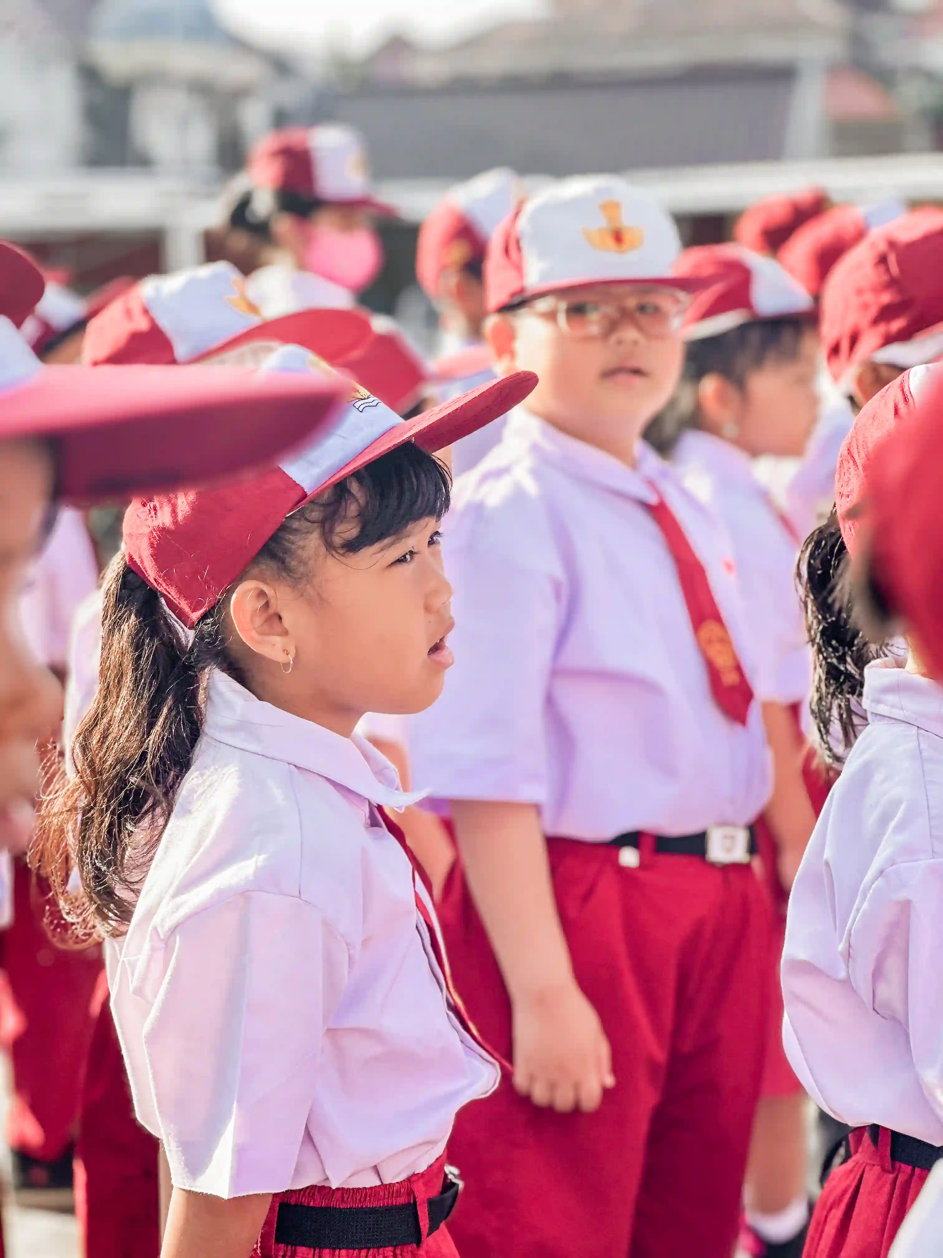 Siswa SD Nusa Indah Palembang Berbaris Rapi dalam Upacara Bendera Perdana